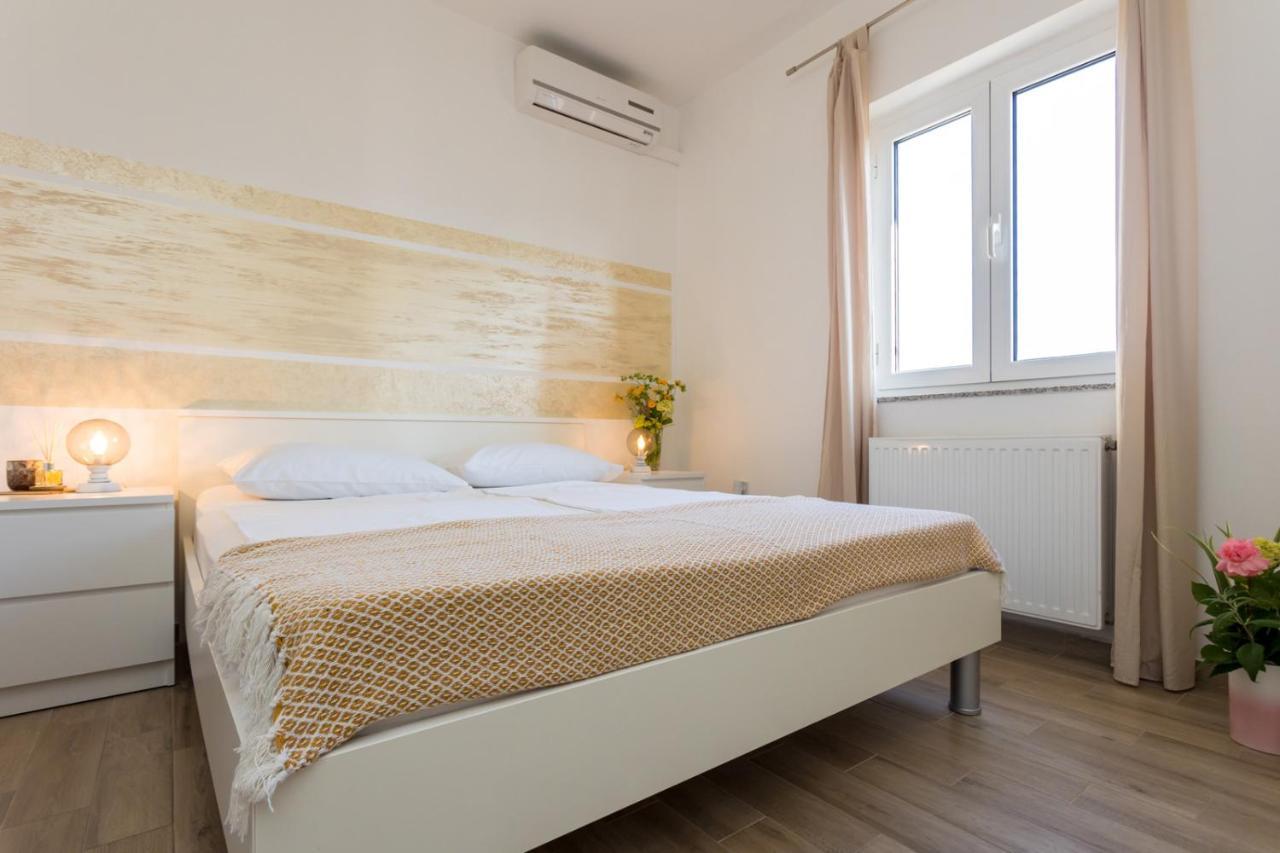 Apartments And Rooms Kod Keti Malinska Bagian luar foto