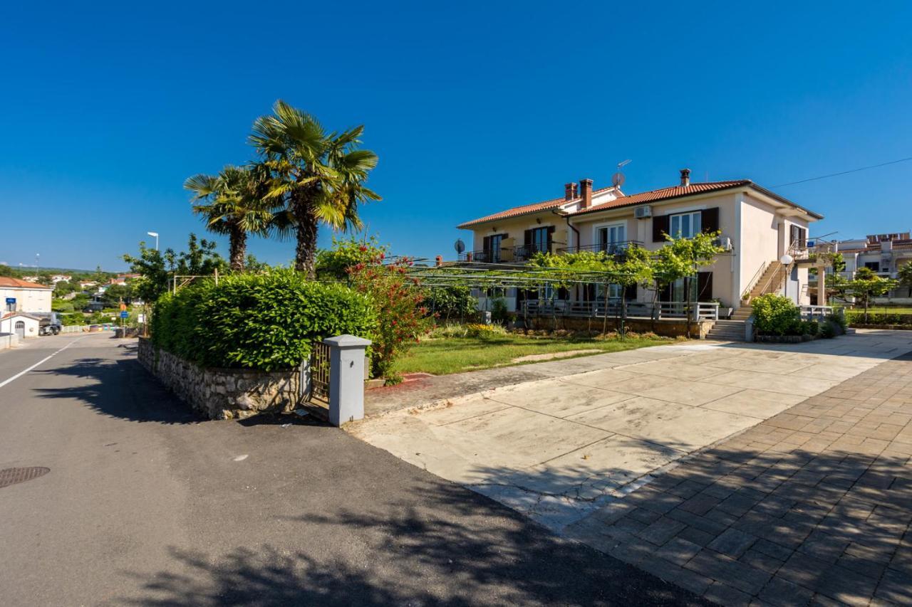 Apartments And Rooms Kod Keti Malinska Bagian luar foto