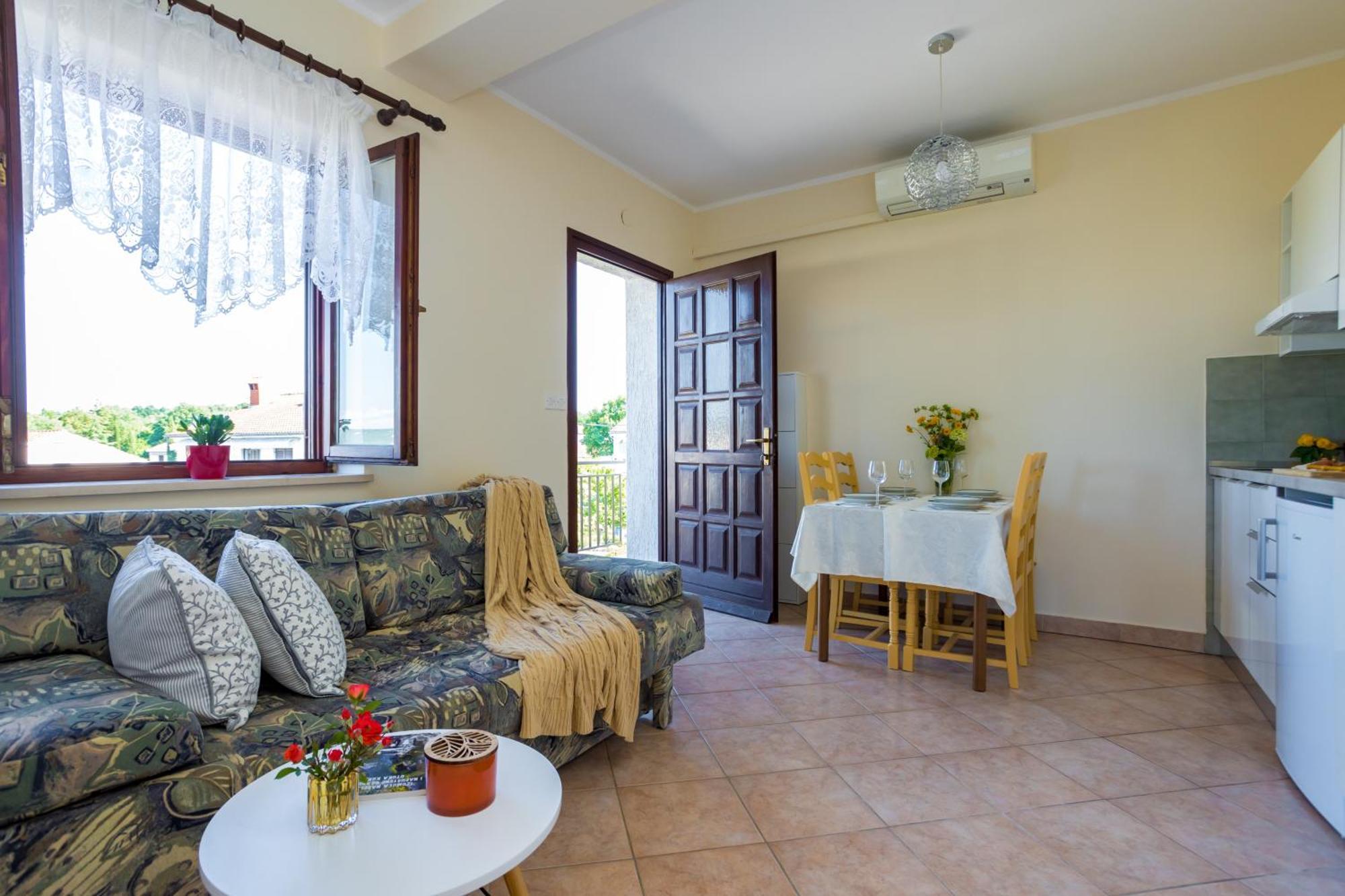 Apartments And Rooms Kod Keti Malinska Bagian luar foto