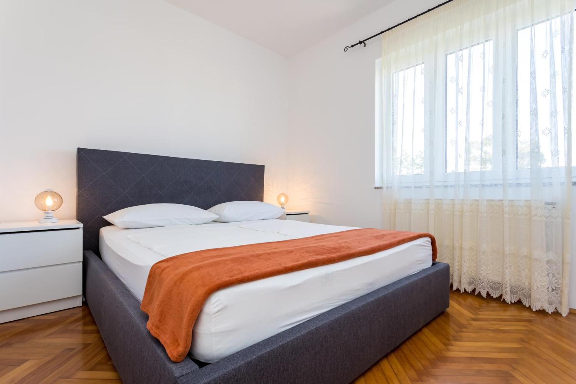 Apartments And Rooms Kod Keti Malinska Bagian luar foto