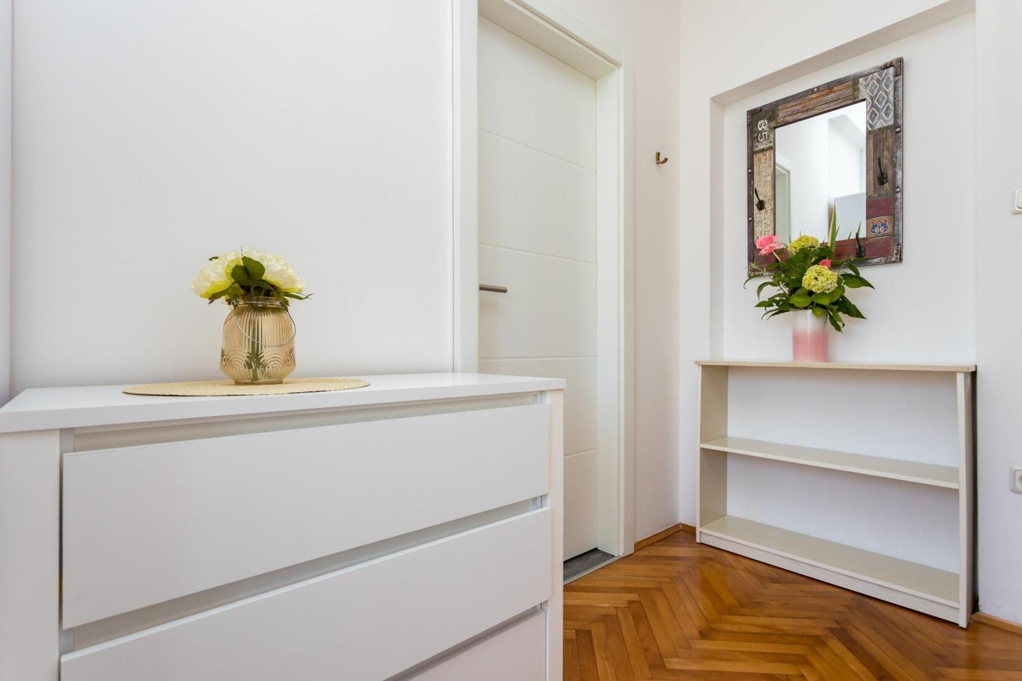 Apartments And Rooms Kod Keti Malinska Bagian luar foto