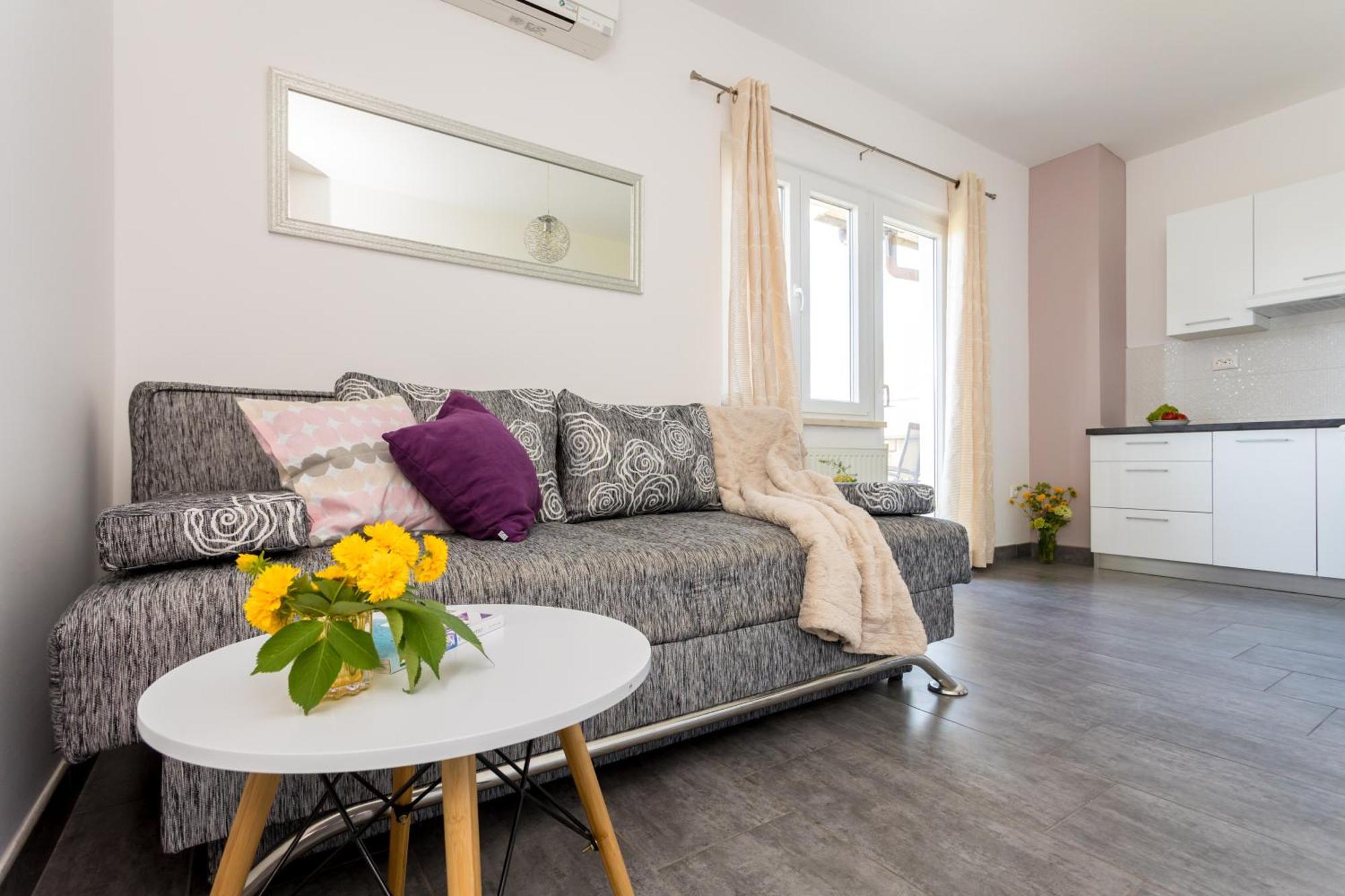Apartments And Rooms Kod Keti Malinska Bagian luar foto