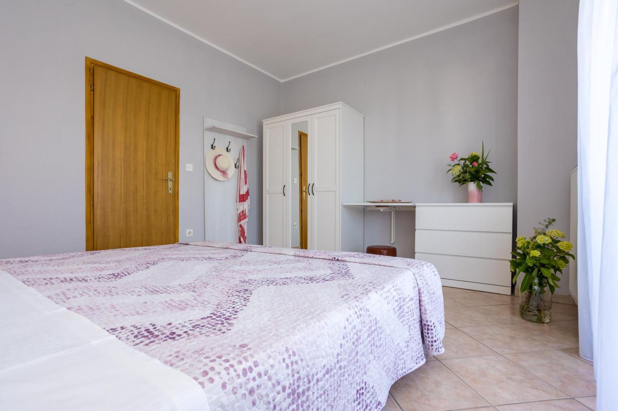 Apartments And Rooms Kod Keti Malinska Bagian luar foto