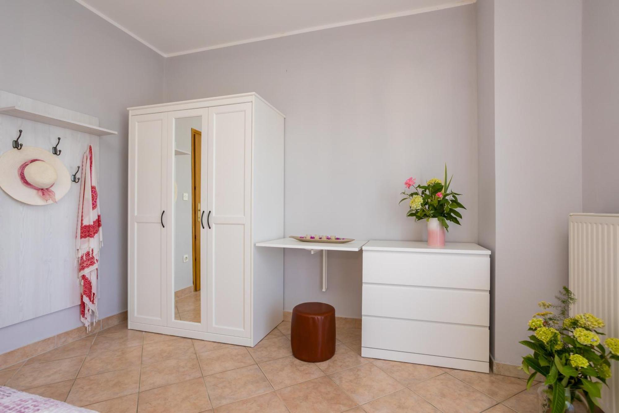Apartments And Rooms Kod Keti Malinska Bagian luar foto