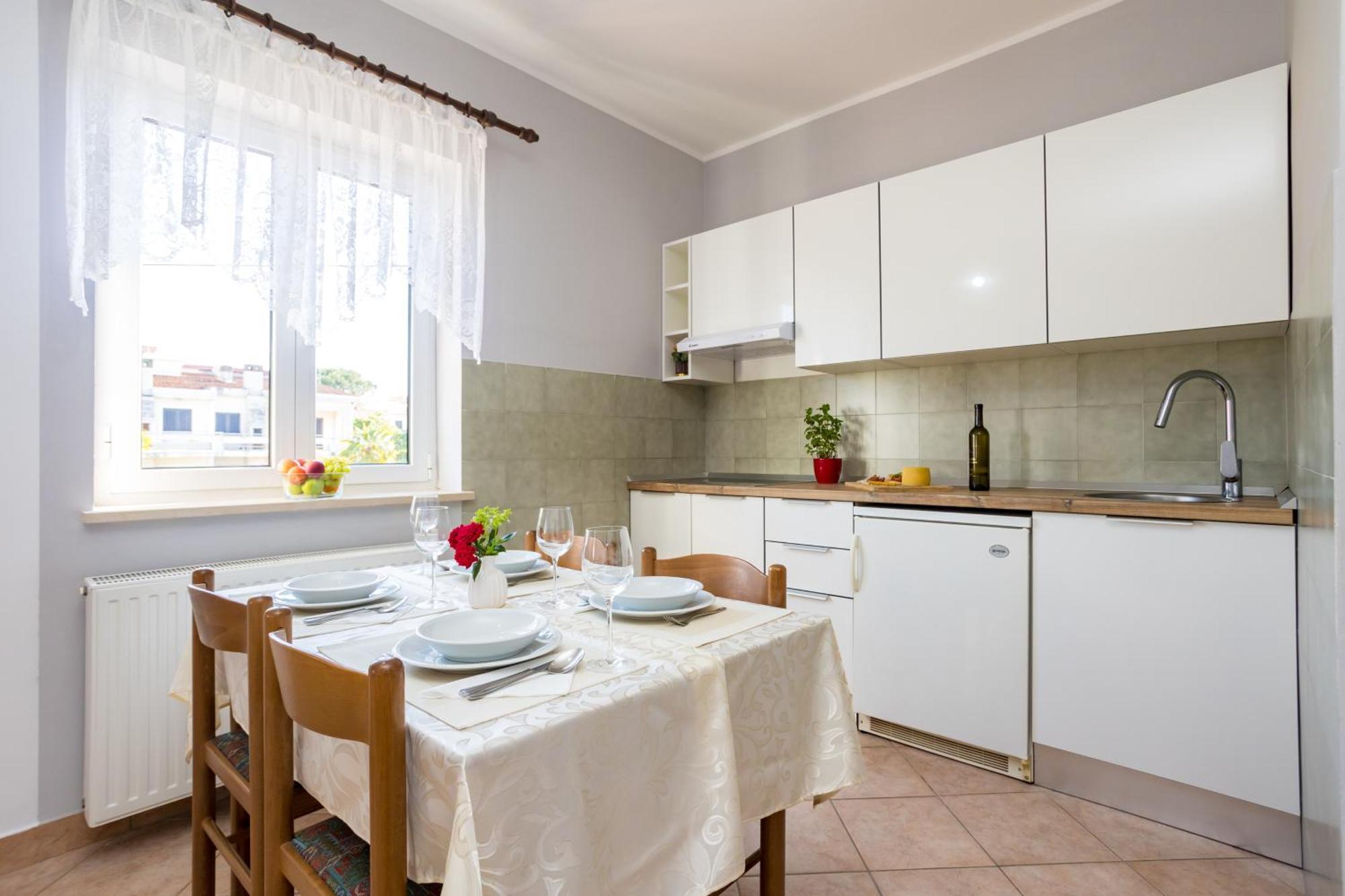 Apartments And Rooms Kod Keti Malinska Bagian luar foto